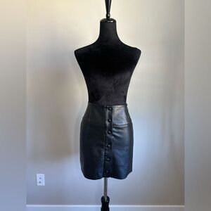 Aritiza Wilfred Free Women’s Cut Black Vegan Leather Preppy Mini Skirt Size 2